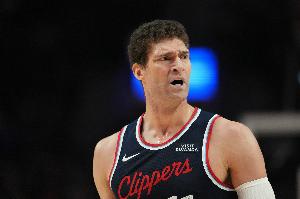 外线冰凉！大洛佩斯半场三分球4中0仅拿2分3板2助