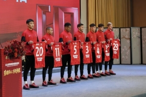 蓉城新援球衣号码：韦林顿·席尔瓦11号、拜合拉木27号、茹萨5号