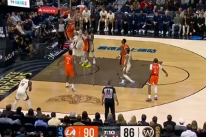 无处不在！尼德豪泽腾空暴起 送霍福德钉板大帽