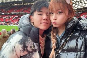 打卡老特拉福德！徐彬社媒晒与女友观赛曼联：距离偶像最近的一次