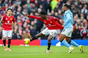 邮报：梅努续约谈判拖延很长时间，他在曼联的长期未来依然存疑