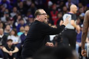 容易一溃千里！76人单赛季3次在主场输掉至少40分成历史首队