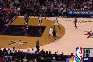 丝毫不惧你！马克西强突文班亚马 顶着长臂高难度抛投命中！