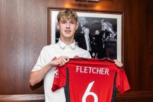 记者：曼联18岁中场杰克·弗莱彻被停赛6场，罚款1500英镑