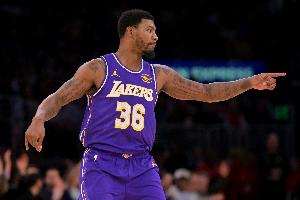 湖人官推：斯玛特的防守杰作 上场贡献5抢断 这场4抢断3盖帽