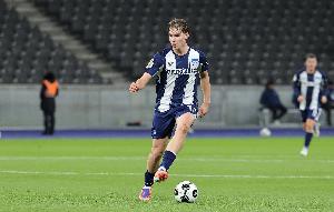 法尔克：拜仁对16岁后腰艾希霍恩感兴趣，面临曼联、阿森纳竞争