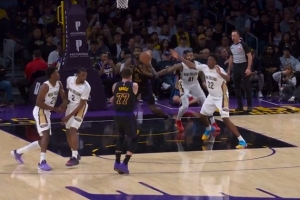 投桃报李！东契奇直塞助攻艾顿吃饼&艾顿前场板回传东契奇得分