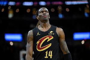 又要发力？埃利斯反击快攻被坎宁安推倒 但裁判只吹普通犯规