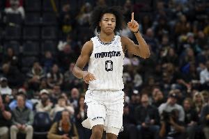 对飚上了！韦尔斯首节5中5&三分4中4砍14分 爱德华兹8中4回应12分