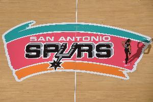 队记：马刺活塞赛后有人在停车场被枪击 暂不知晓具体原因