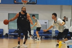 期待首秀！麦基晒训练照：首次与北京男篮合练 激情满满