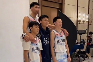 黑白高矮！媒体人晒赵睿&胡明轩&徐昕&徐杰合影：勾起美好回忆？