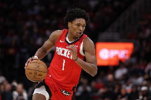 抢得很凶！阿门15中8拿下18分10板5助4断 7前场板