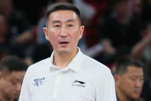 直播吧：北京首钢询问同曦 购买后卫外援戴维斯的优先续约权价格