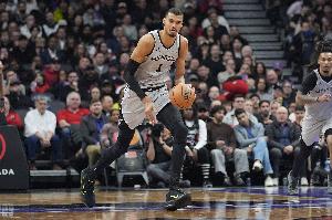 你硬我更硬！马刺本季至少击败东西部第一活塞雷霆两次 联盟唯一