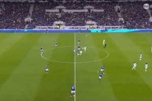 简单粗暴！TA谈埃弗顿另类开球战术：将球挑起+凌空抽向对方半场