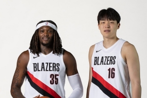 拓媒：杨瀚森打不了第三中锋 休赛期若签回罗威中锋位置仍需补强