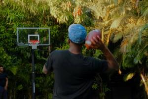 华子：若30岁之前夺冠 一定会去打橄榄球 去当个糟糕的替补四分卫