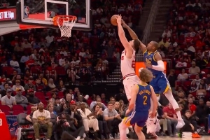 电光石火！追梦分球被杜兰特抢断 申京快下上篮被霍福德追防血帽