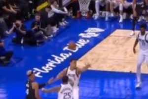 神仙球之反弹有效！萨格斯传球被断&篮球却直接反弹进篮筐