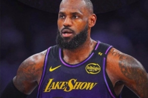 美网友：詹姆斯比天勾多用3年才破进球纪录 尊重他&但仍不是GOAT