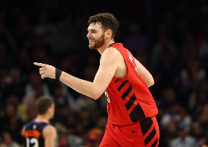 篮下巨兽！克林根上半场6中4得到13分6板1帽 罚球8中4