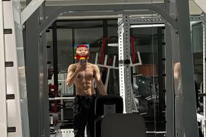 夺冠秀个腹肌？Gala生涯第四次杀入LPL决赛 此前三进决赛两次夺冠