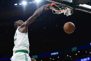 双探花合体势不可挡！杰伦·布朗17中9得到24分7板7助2断