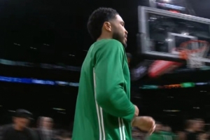 耐杀王回归！绿军主场播放塔图姆时隔298天重返赛场迎接视频