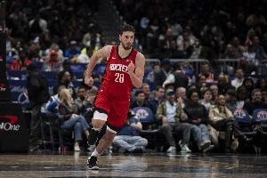 制霸内线！申京上半场11投8中 高效砍下19分5板2助1帽