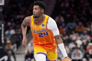 越打越好！米勒半场出战15分钟 9中6&三分3中2砍19分7板4助2断