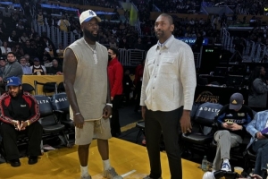 好巧！慈世平与师弟来现场观看湖人VS步行者 两人都曾在两队效力