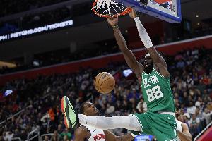 超高效两双！奎塔8中6拿下16分15篮板1抢断1盖帽