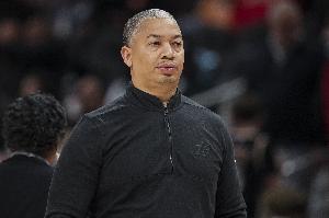 无限犯错！马刺罚球连铁快船一个篮板都抢不到 卡斯尔杀死比赛