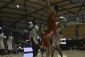 教练说得对！杨瀚森挡拆顺下接球轻松拿到两分