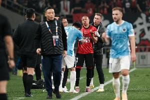 记者谈姜至鹏严重犯规：不管有无争议，红牌让比分1比0变1比5