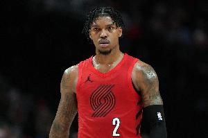 降维打击！凯莱布·乐福和库克合砍49分 三分不准但两分24中18