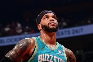 小桥：通常也就打勇士&湖人&尼克斯有球迷 现在打开拓者都有人看