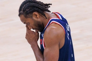 一直被包夹！伦纳德20投10中&三分6中1&罚球10中9 空砍30+9+3+3