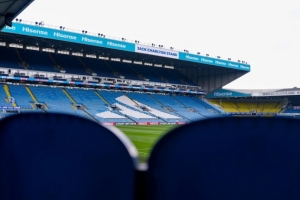 比赛暂停给穆斯林球员开斋遭球迷狂嘘，利兹联官方呼吁保持尊重