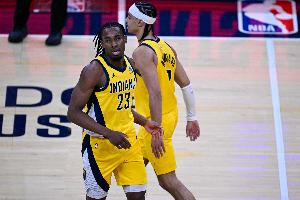 无心恋战！步行者本场三分线外35投8中 上半场16中2