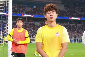 唏嘘！22岁何小珂合同到期仍未找到下家，昔日国少大腿无球可踢