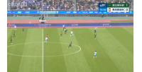 西海岸也获得单刀良机，但阿齐兹射门角度太小最终被扑