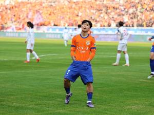 进球后双手插兜庆祝，谢文能赛后笑谈庆祝动作：好玩