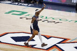 亚历山大：无论追梦怎么防我都能出手 我能带着自信撤步投篮