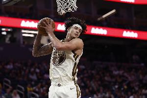 自研巴特勒！桑托斯半场10中5拿到14分6板 罚球3中2