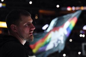 去年今天：约基奇砍下30+20+20超豪华三双 NBA历史第一人！