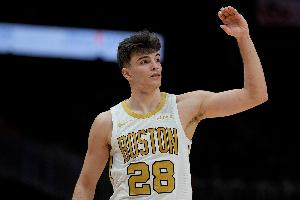 杰伦·布朗：冈萨雷斯让我想起很多自己当年的样子 运动能力很棒