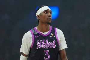 齐哑火！半场麦克丹尼尔斯和迪文岑佐合计10投0中 一分未得