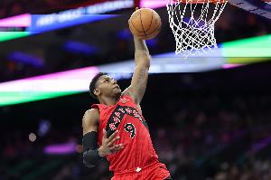 进攻欲望很足！巴雷特半场10中7高效砍下16分3板2助